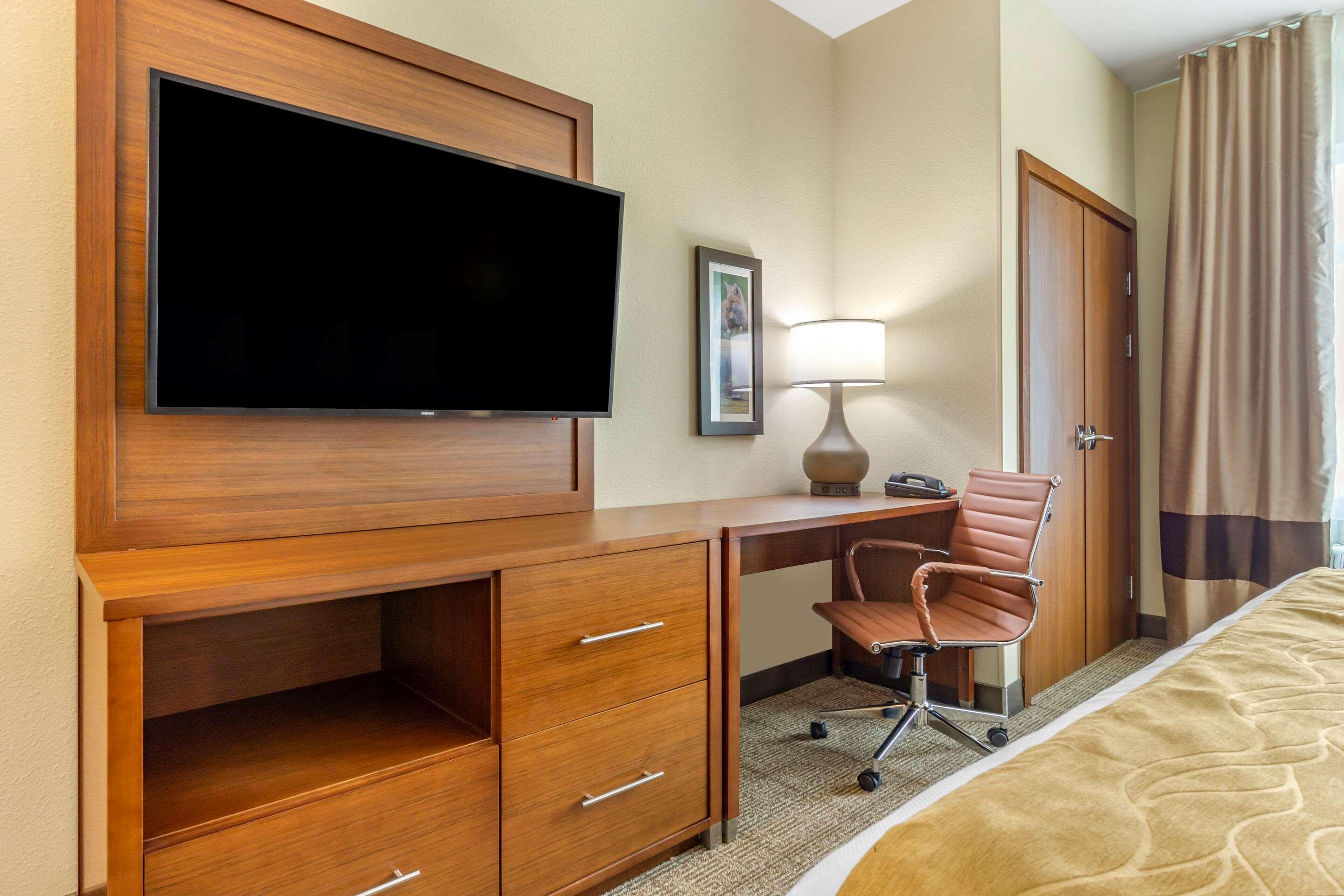 Comfort Inn & Suites Lakewood By Jblm Kültér fotó