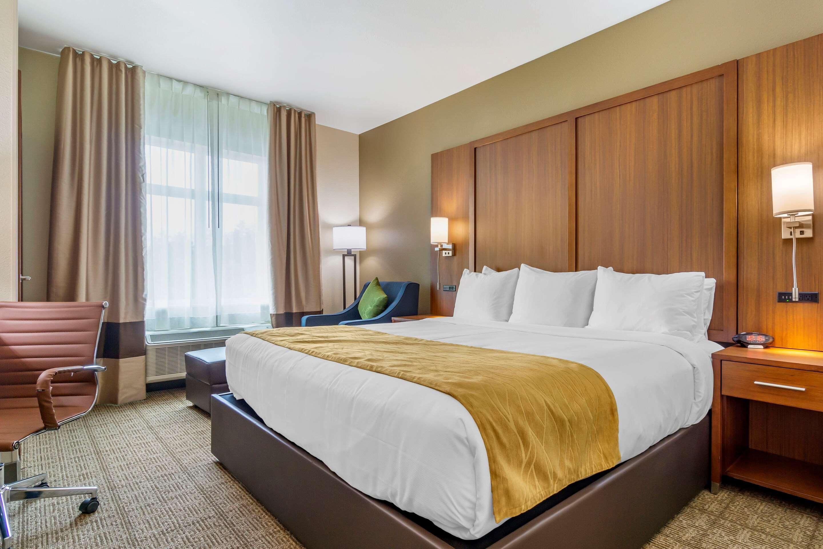 Comfort Inn & Suites Lakewood By Jblm Kültér fotó