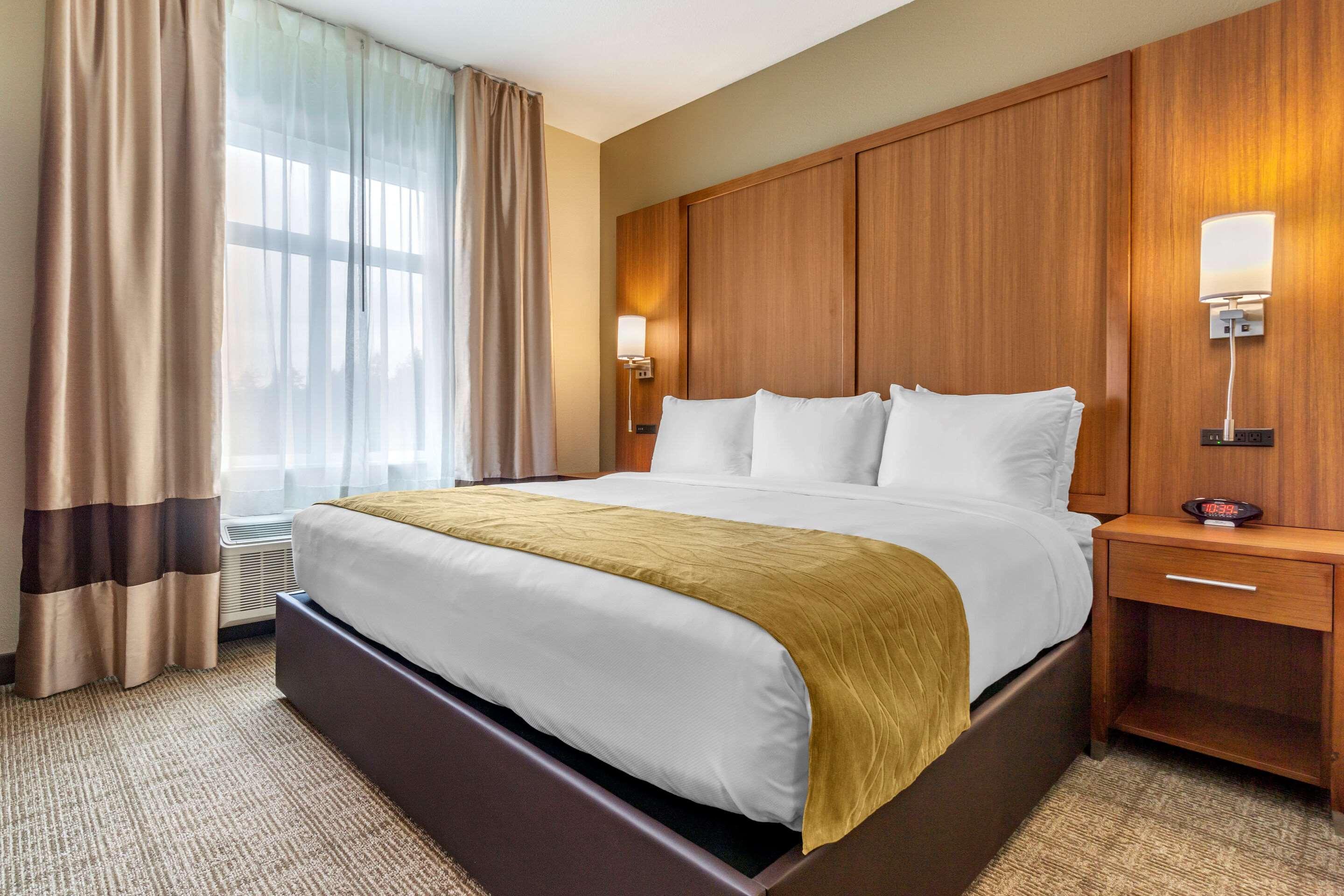 Comfort Inn & Suites Lakewood By Jblm Kültér fotó