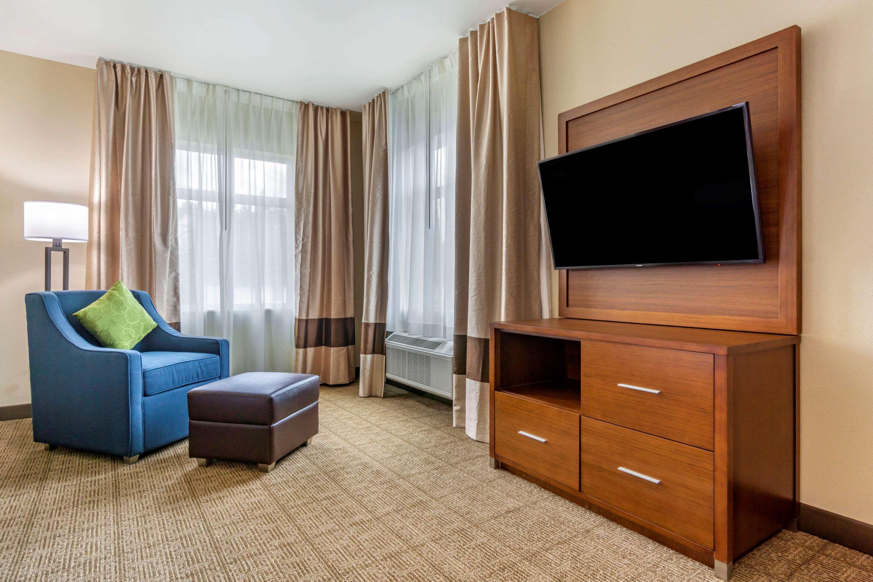 Comfort Inn & Suites Lakewood By Jblm Kültér fotó